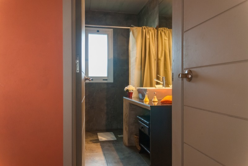 A metros de la huella, 4 suites con piscina y parrillero